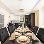 Villa Golden Lion