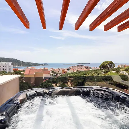 Golden Lion Villa