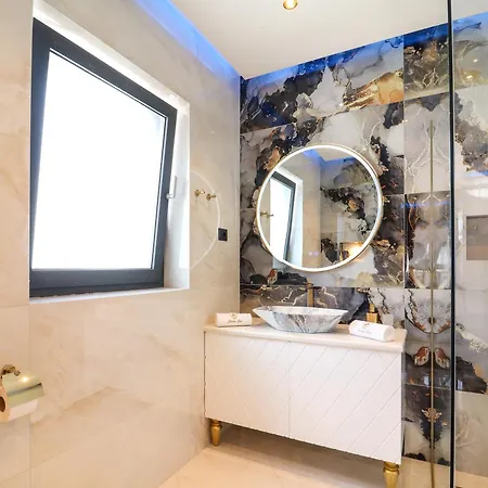 Golden Lion Primošten