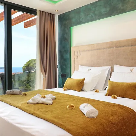 Golden Lion Villa