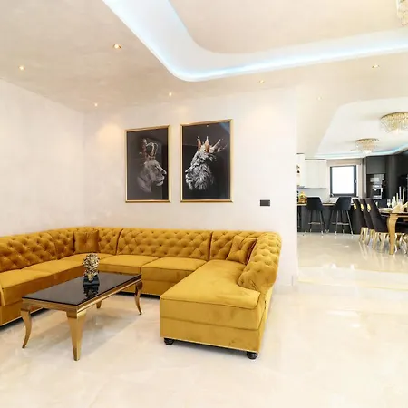 Golden Lion Villa
