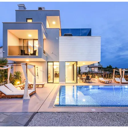 Villa Golden Lion