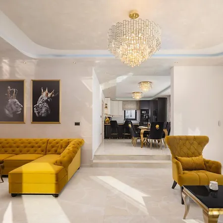 Golden Lion Villa *