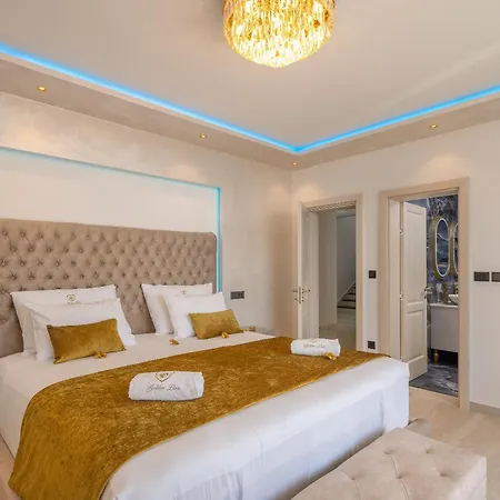 Golden Lion Villa